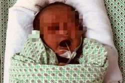 Bé sơ sinh bị bỏ rơi ở hố ga đã tử vong