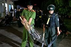 Nhóm thanh niên dùng hung khí, bom xăng hỗn chiến trong đêm