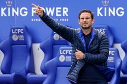 Lampard nổi giận với học trò dù Chelsea thắng trận