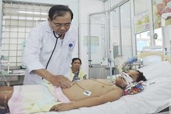 Bệnh sốt xuất huyết diễn biến phức tạp ở Bình Định
