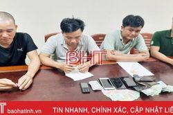 Bắt quả tang 4 đối tượng đánh bạc, thu giữ gần 20 triệu đồng