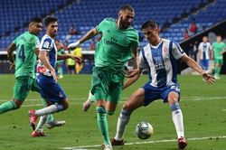 Benzema tái hiện pha giật gót kinh điển của Guti cách đây 10 năm