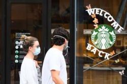 Phản đối Facebook, tới lượt Starbucks dừng quảng cáo trên mạng xã hội