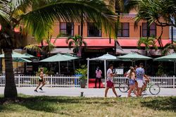 Số ca nhiễm tăng 5 lần sau hai tuần, dân Florida sợ hãi