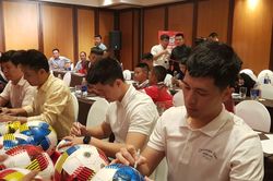 Đình Trọng, Duy Mạnh truyền lửa cho các cầu thủ nhí