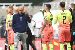Man City: Ngã ba đường của Pep Guardiola ở Etihad