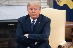 Không còn để yên cho Tổng thống Trump, Iran ra lệnh bắt giữ, yêu cầu Interpol hỗ trợ