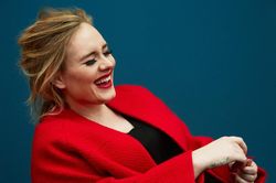 Fan nằng nặc đòi album mới và phản ứng của Adele