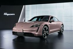 Phiên bản thấp nhất của Porsche Taycan ra mắt tại thị trường xe hơi lớn nhất thế giới