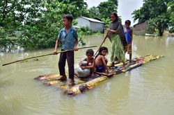 Lũ lụt hoành hành ở Ấn Độ, 13 người thiệt mạng