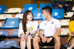 Loạt ảnh chứng minh dù Quang Hải có gặp hạn thì Huỳnh Anh vẫn luôn ở bên cạnh