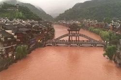 Phượng Hoàng cổ trấn thượng nguồn đập Tam Hiệp bị ngập lụt
