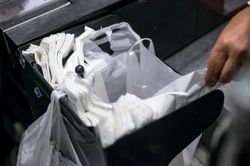 Thủ đô Jakarta cấm túi ni-lông sử dụng một lần