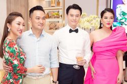 Chi Bảo quấn quýt bên người yêu, Trương Ngọc Ánh được 'bạn trai tin đồn' hộ tống đến sự kiện