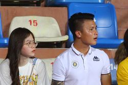 Ngồi bên Huỳnh Anh, Quang Hải nghiến răng, sững sờ nhìn Hà Nội FC bại trận