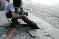 Hà Nội yêu cầu kiểm tra toàn bộ hoạt động lát đá vỉa vè