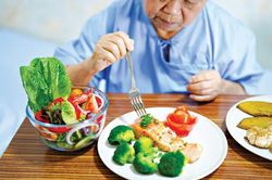 Thực dưỡng cho người mắc bệnh lý nền