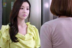 Lên sân thượng phơi đồ, tôi choáng váng khi thấy 'bãi chiến trường' em chồng để lại