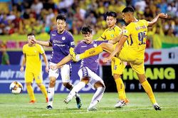 V.League: Thành công từ công hay thủ?