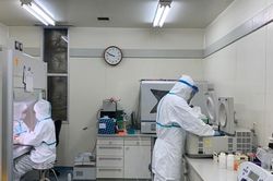 Hai trường hợp nghi mắc COVID-19 ở Bình Dương và Vĩnh Phúc đều âm tính