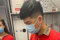 Hành khách ném điện thoại vào tiếp viên bị cấm bay 1 năm