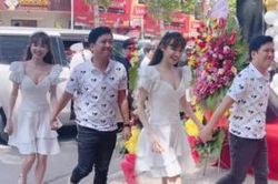 Nhã Phương xinh đẹp bất chấp cam thường, tung tăng bên Trường Giang tại sự kiện