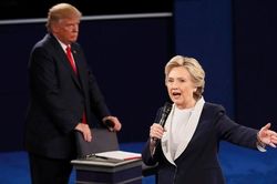 Hillary: Tôi có thể giúp Mỹ chống dịch tốt hơn TT Trump