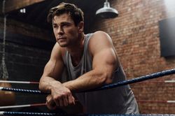 Chris Hemsworth tham gia huấn luyện khắc nghiệt cho vai Hulk Hogan