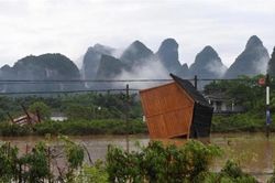 Mưa lũ kéo dài ở Trung Quốc: Số người chết, mất tích không ngừng tăng