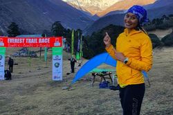Cô gái chạy qua 7 lục địa làm MC ở Tiền Phong Marathon