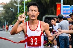 Tiền Phong Marathon 2020: 'Vua leo núi' Hoàng Nguyên Thanh trở lại