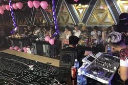 Hàng chục nam thanh nữ tú 'phê' ma túy trong tiếng nhạc điên cuồng