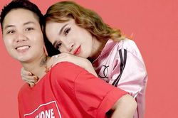 Câu chuyện về 'ông bố' Việt Nam đầu tiên sinh con được lên báo nước ngoài