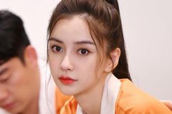 Văng mặt Chung Kết Sáng tạo doanh, fan tức giận mỉa mai Angelababy nên giải nghệ để chăm con
