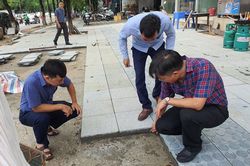 Hà Nội ban hành yêu cầu bảo đảm chất lượng thi công lát đá vỉa hè