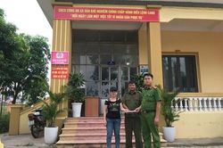 Người dân cảm ơn Công an xã Văn Khê