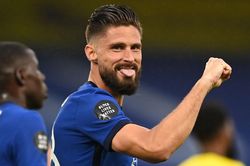 Chelsea vượt Man United sau chiến thắng 3-0 trước Watford
