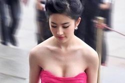 Ảnh chưa chỉnh sửa của Lưu Diệc Phi đè bẹp Triệu Lệ Dĩnh, Nhiệt Ba
