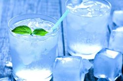 Những thói quen sinh hoạt xấu có thể gây đột quỵ trong mùa hè nắng nóng