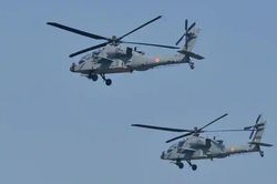 Tiêm kích Su-30, trực thăng Apache Ấn Độ quần thảo trên biên giới với Trung Quốc
