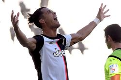 Juventus đè bẹp Torino và siêu phẩm của Ronaldo