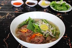 Bỏ thứ này vào nấu phở bò: Nước phở ngọt lừ hết sạch mùi hôi, chồng tấm tắc khen ngon ăn liền mấy bát