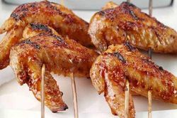 Cuối tuần mẹ làm cánh gà nướng sả ớt thơm nức cả nhà ai cũng mê