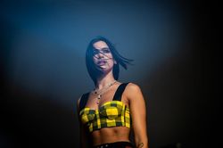 Dua Lipa ấn định Hallucinate làm đĩa đơn tiếp theo từ album Future Nostalgia, cộng đồng fan kêu gào: 'Tại sao không là Levitating?'