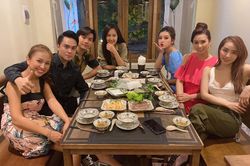 Nghỉ chơi với Phương Oanh, Huyền My gia nhập 'hội chị em' mới lại có thêm dàn trai đẹp tháp tùng
