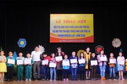 Trao giải hội thi Anh văn và tin học thiếu nhi
