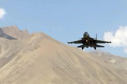 Ấn Độ trực chiến Su-30MKI có tên lửa hành trình tại biên giới với TQ