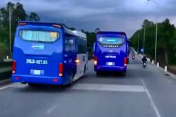 Buộc thôi việc hai tài xế chở công nhân cản trở xe chữa cháy