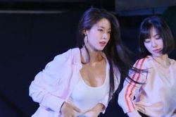 'Báu vật quốc dân' Hàn bị chỉ trích sau video ăn dơi, nghi bắt nạt bạn