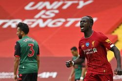 Liverpool thắng nhẹ, Man City bất ngờ thua